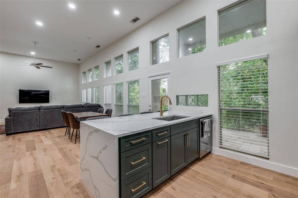 9123 Chapel Valley Road, Dallas, TX 75220