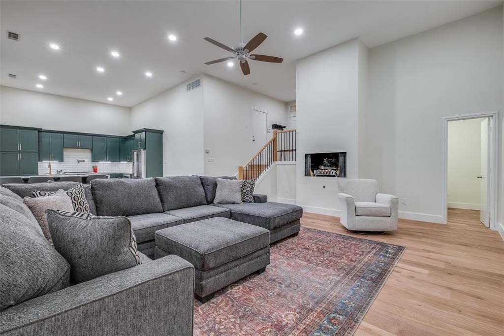 9123 Chapel Valley Road, Dallas, TX 75220