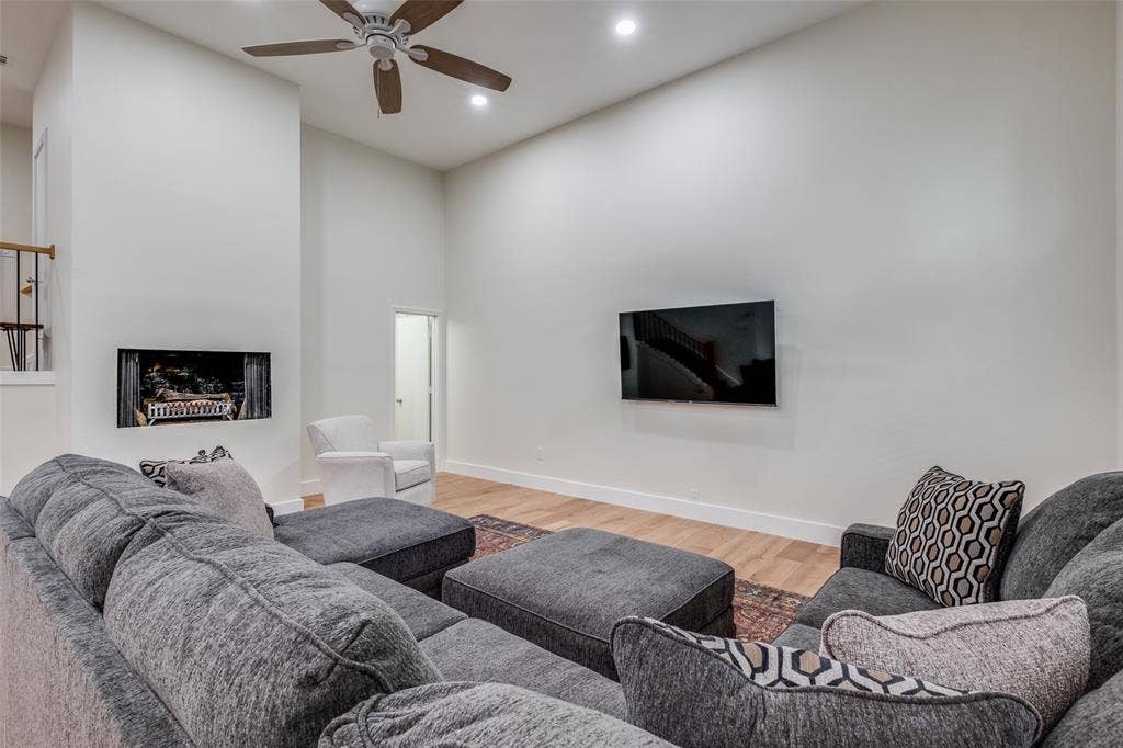 9123 Chapel Valley Road, Dallas, TX 75220