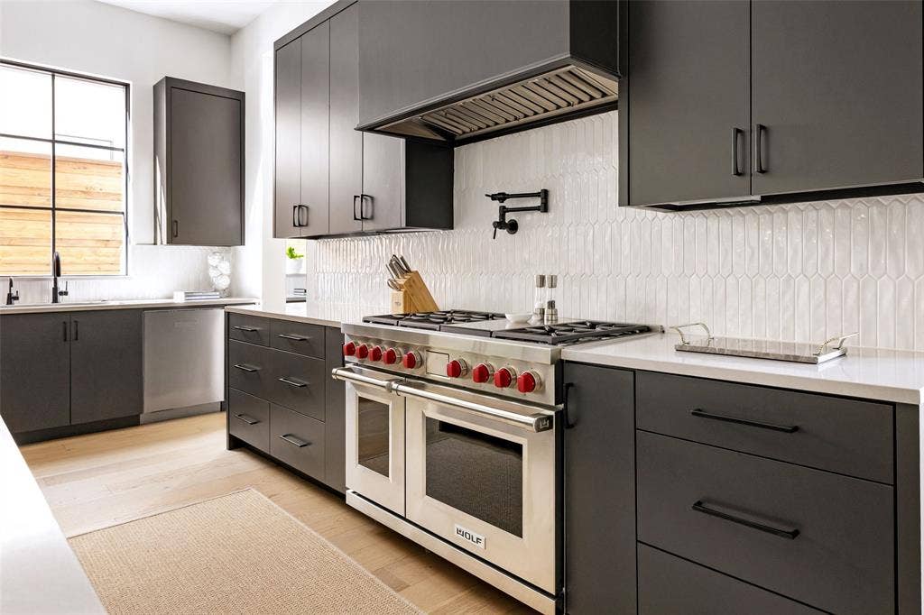 7710 Chatsworth Place, Dallas, TX 75230 7710 Chatsworth Place, Dallas, TX 75230