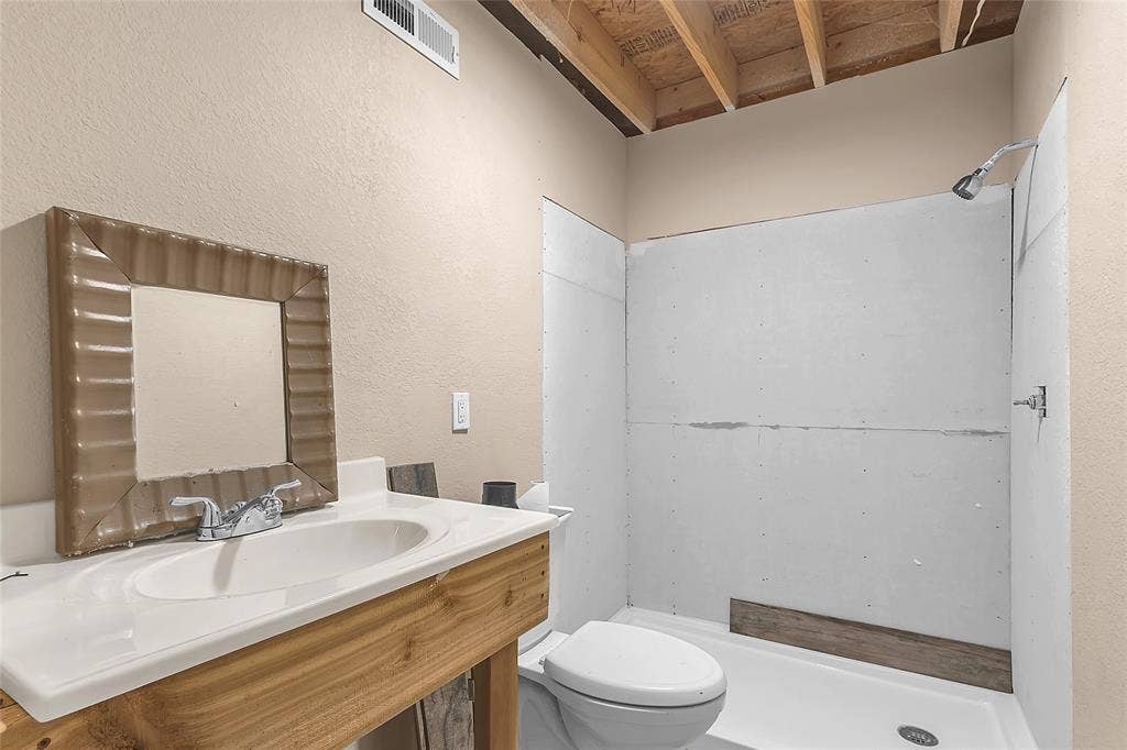 131 Baff Bay Drive, Gun Barrel City, TX 75156 Bathroom in progress with vanity, toilet, and walk-in shower base