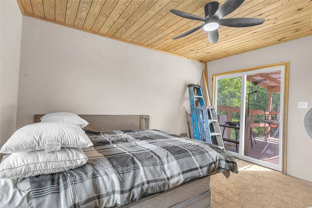 131 Baff Bay Drive, Gun Barrel City, TX 75156 Bedroom with sliding glass door to covered deck and ceiling fan