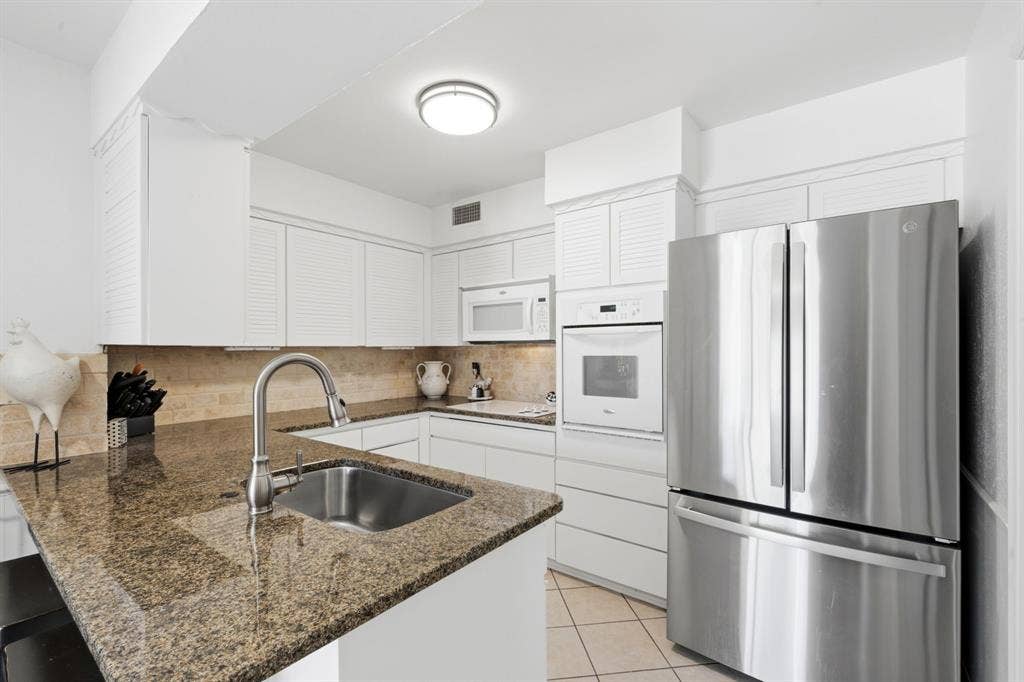 601 Winchester Drive, Richardson, TX 75080 601 Winchester Drive, Richardson, TX 75080