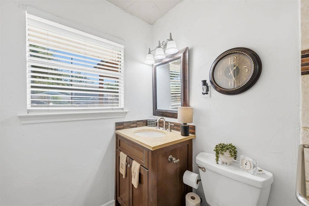 601 Winchester Drive, Richardson, TX 75080 601 Winchester Drive, Richardson, TX 75080