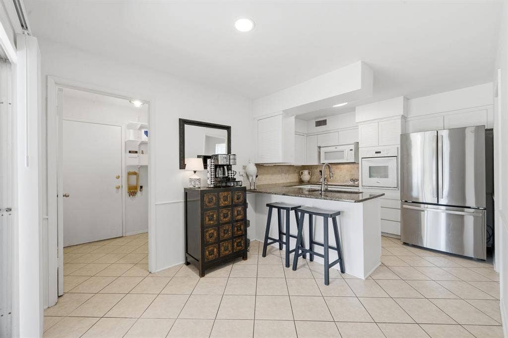 601 Winchester Drive, Richardson, TX 75080 601 Winchester Drive, Richardson, TX 75080
