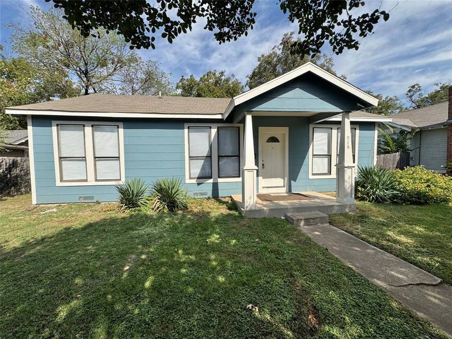 Property photo for 916 W Congress Street, Denton, TX