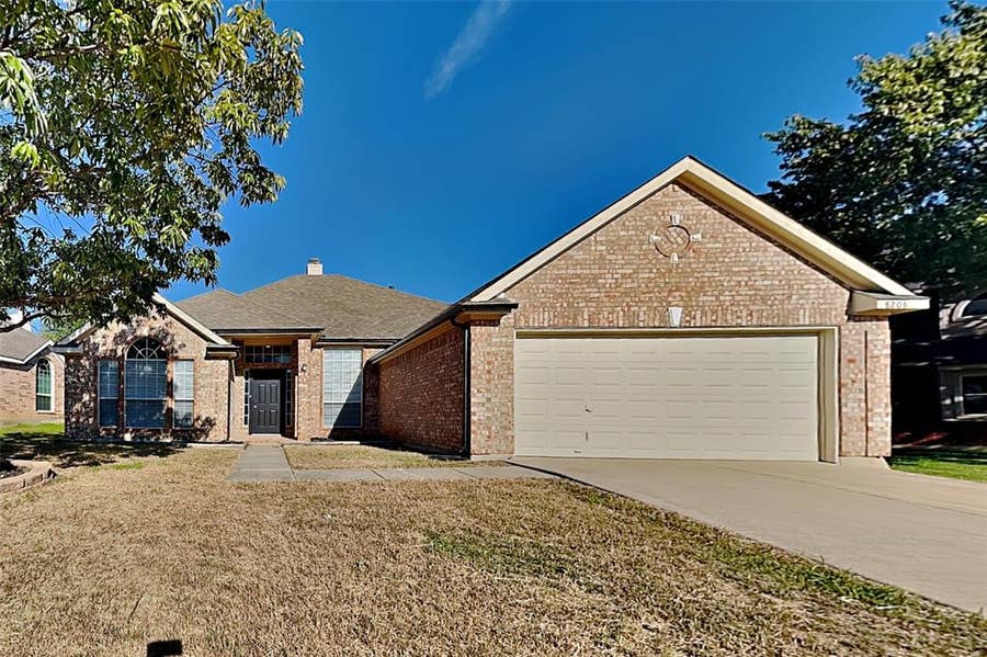 Property photo for 8206 Shoshoni Drive, Arlington, TX