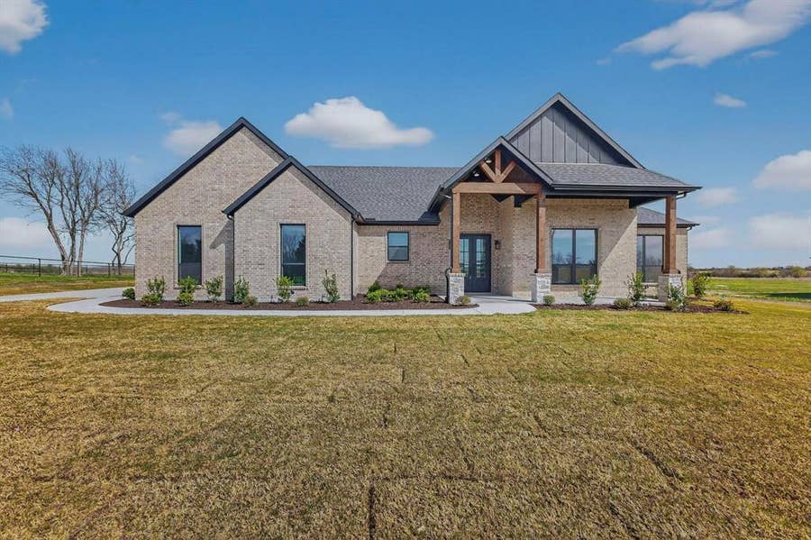 Property photo for 4961 County Road 1098, Celeste, TX
