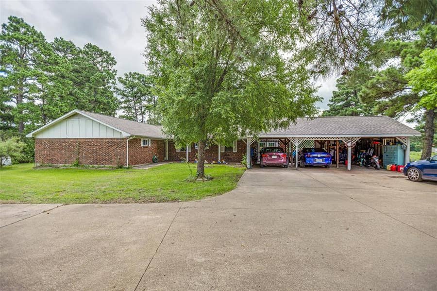 Property photo for 683 US Highway 84 W, Teague, TX