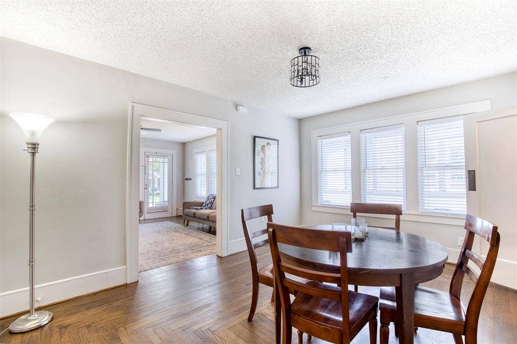 413 N Winnetka Avenue, Dallas, TX 75208 413 N Winnetka Avenue, Dallas, TX 75208