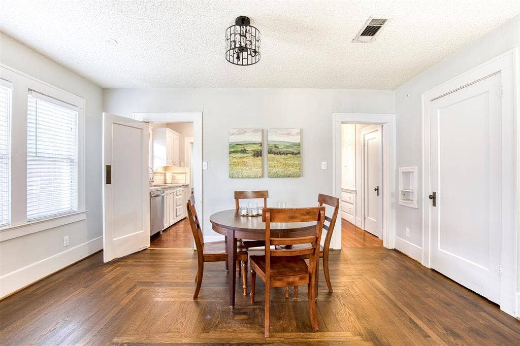 413 N Winnetka Avenue, Dallas, TX 75208 413 N Winnetka Avenue, Dallas, TX 75208