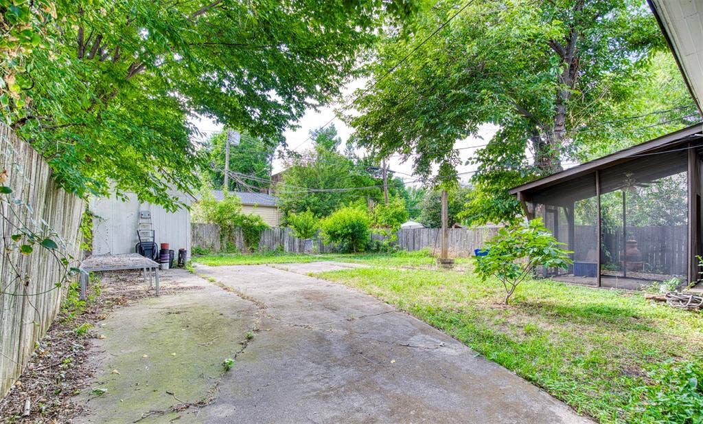 413 N Winnetka Avenue, Dallas, TX 75208 413 N Winnetka Avenue, Dallas, TX 75208