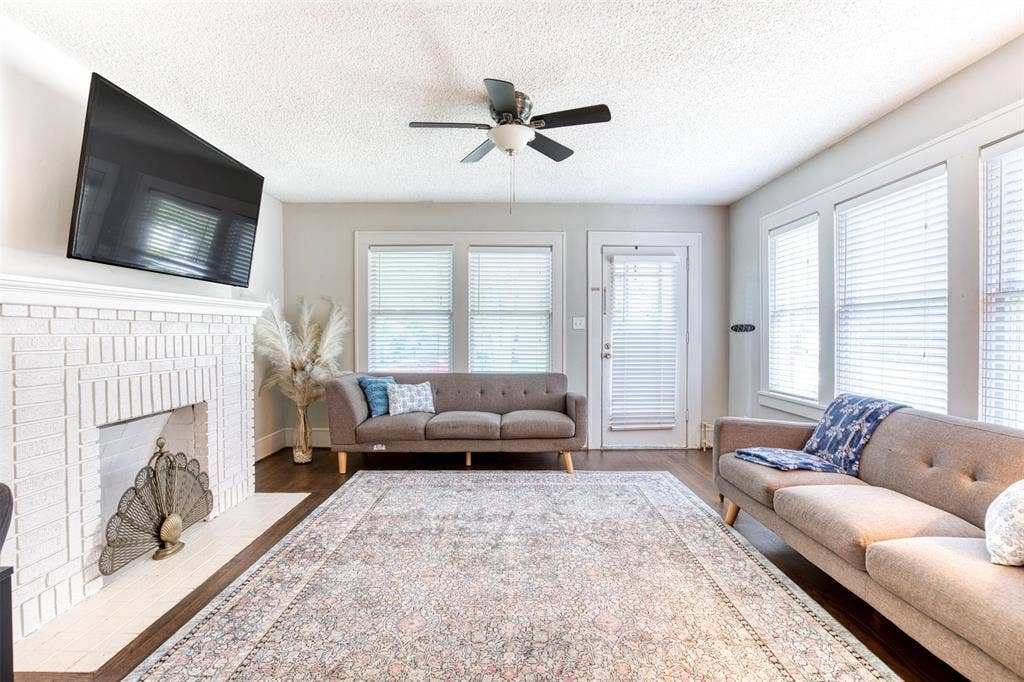 413 N Winnetka Avenue, Dallas, TX 75208 413 N Winnetka Avenue, Dallas, TX 75208
