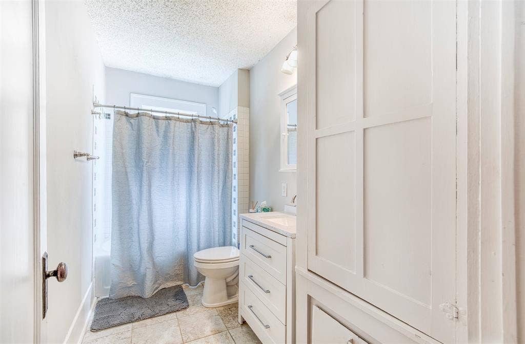 413 N Winnetka Avenue, Dallas, TX 75208 413 N Winnetka Avenue, Dallas, TX 75208