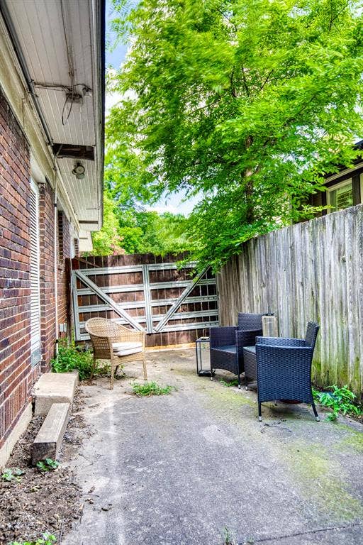 413 N Winnetka Avenue, Dallas, TX 75208 413 N Winnetka Avenue, Dallas, TX 75208