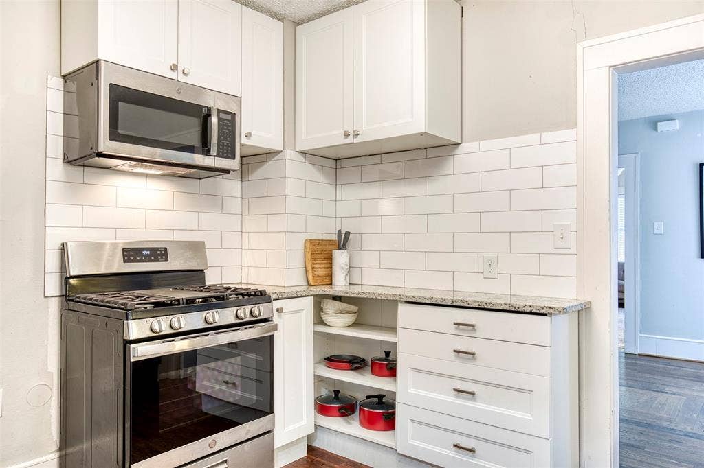 413 N Winnetka Avenue, Dallas, TX 75208 413 N Winnetka Avenue, Dallas, TX 75208