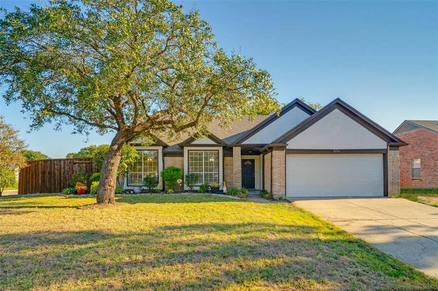 Property photo for 8018 Spinnaker Cove, Rowlett, TX