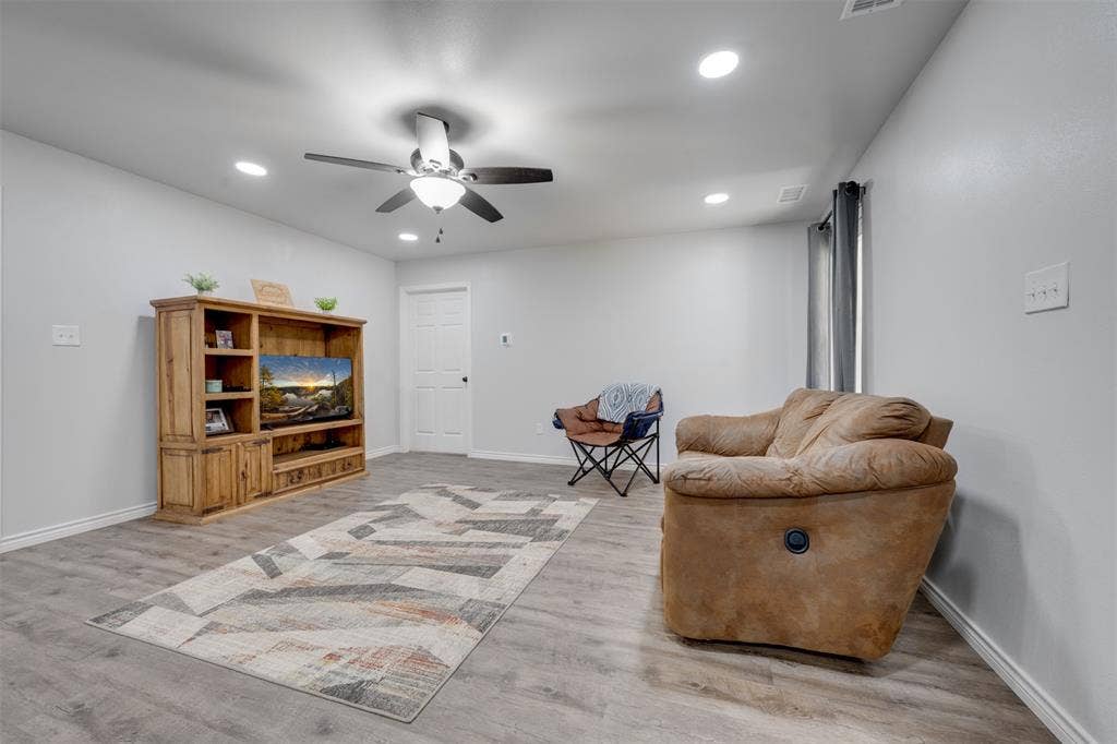22080 County Road 4117, Frankston, TX 75763