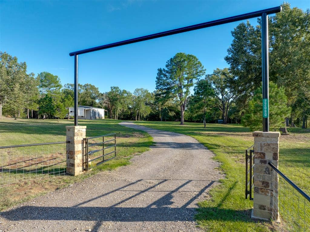 22080 County Road 4117, Frankston, TX 75763