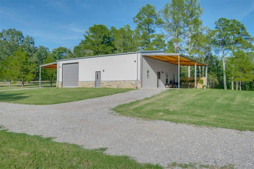 22080 County Road 4117, Frankston, TX 75763