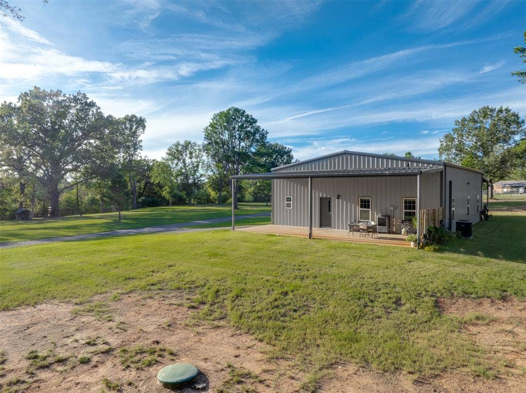 22080 County Road 4117, Frankston, TX 75763