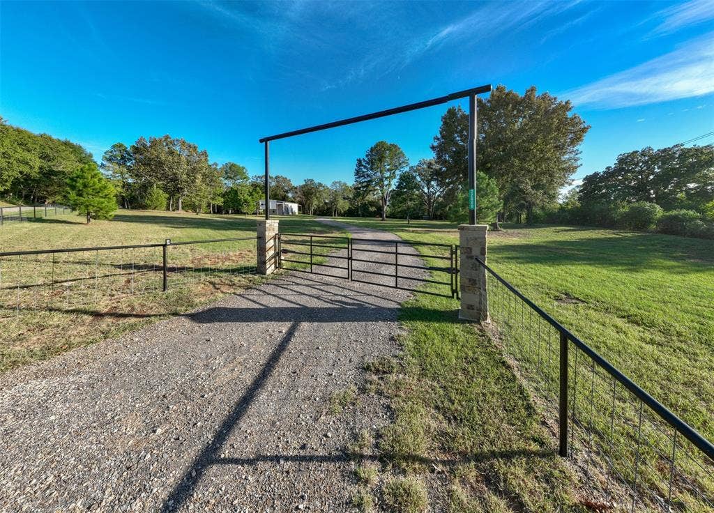 22080 County Road 4117, Frankston, TX 75763