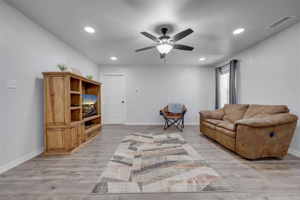 22080 County Road 4117, Frankston, TX 75763