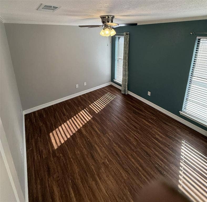 1803 W Jamestown Drive, Ennis, TX 75119 1803 W Jamestown Drive, Ennis, TX 75119