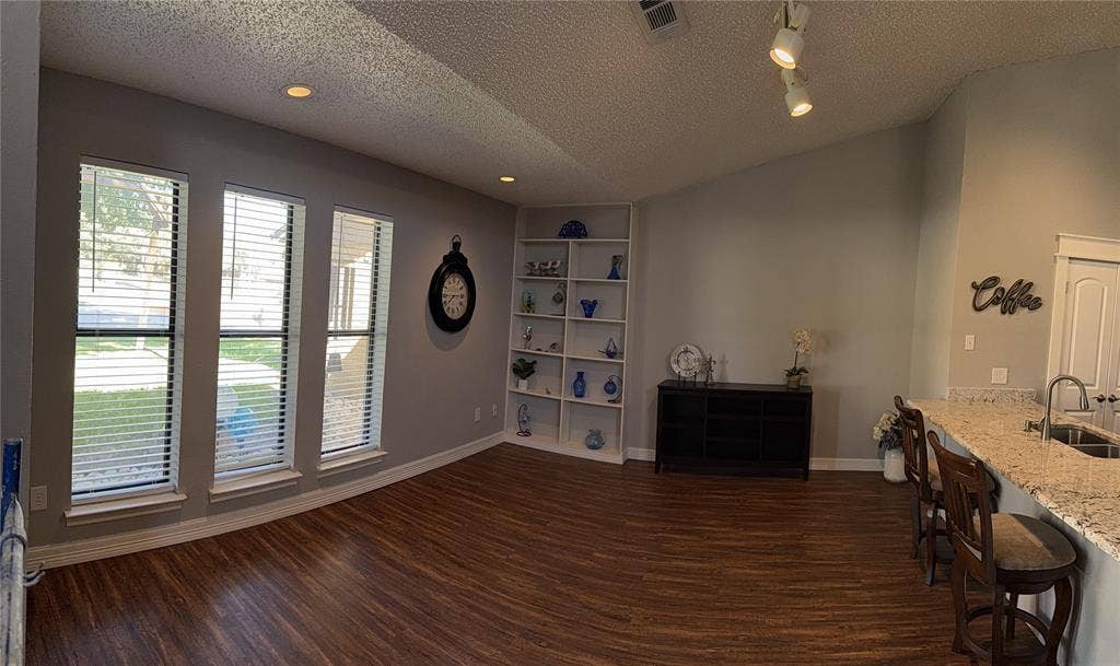 1803 W Jamestown Drive, Ennis, TX 75119 1803 W Jamestown Drive, Ennis, TX 75119