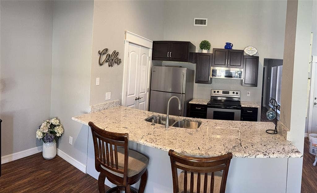 1803 W Jamestown Drive, Ennis, TX 75119 1803 W Jamestown Drive, Ennis, TX 75119