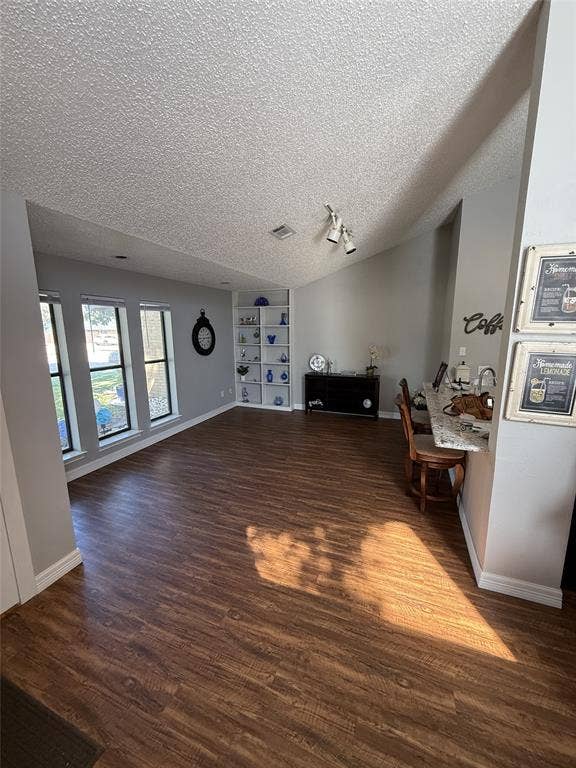1803 W Jamestown Drive, Ennis, TX 75119 1803 W Jamestown Drive, Ennis, TX 75119