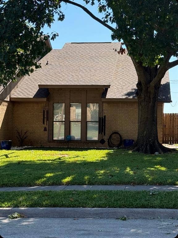 Property photo for 1803 W Jamestown Drive, Ennis, TX