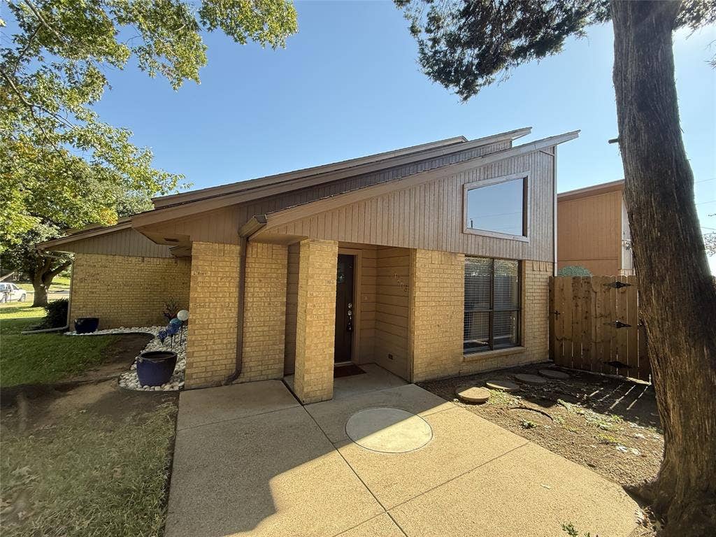 1803 W Jamestown Drive, Ennis, TX 75119 1803 W Jamestown Drive, Ennis, TX 75119