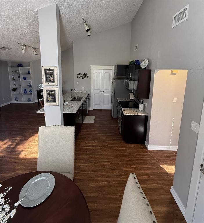 1803 W Jamestown Drive, Ennis, TX 75119 1803 W Jamestown Drive, Ennis, TX 75119