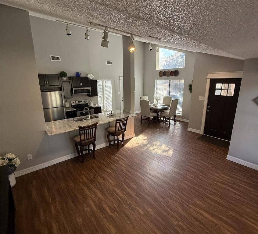 1803 W Jamestown Drive, Ennis, TX 75119 1803 W Jamestown Drive, Ennis, TX 75119