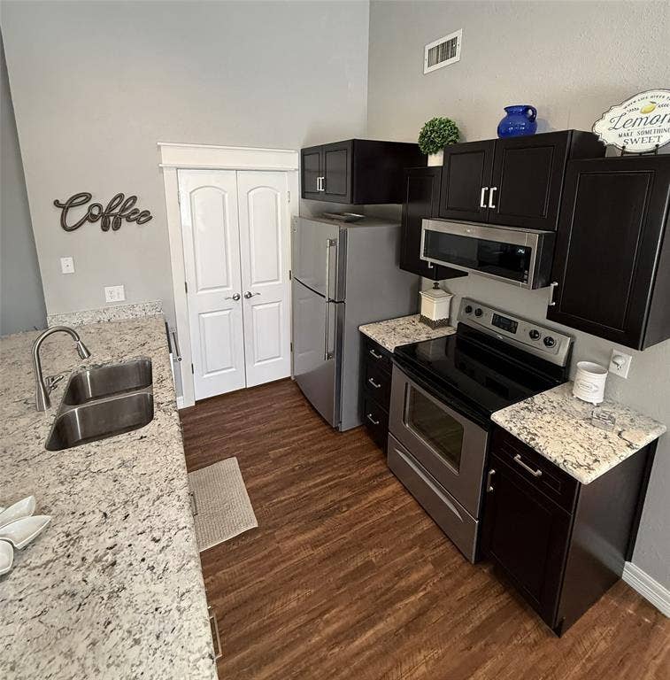 1803 W Jamestown Drive, Ennis, TX 75119 1803 W Jamestown Drive, Ennis, TX 75119