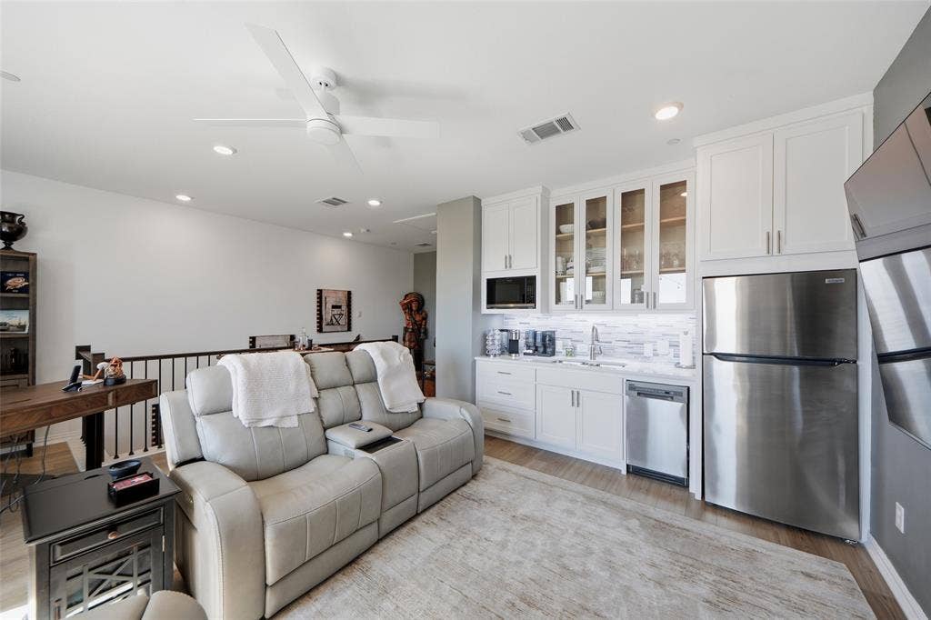 1272 Daybreak Drive, Allen, TX 75013 1272 Daybreak Drive, Allen, TX 75013