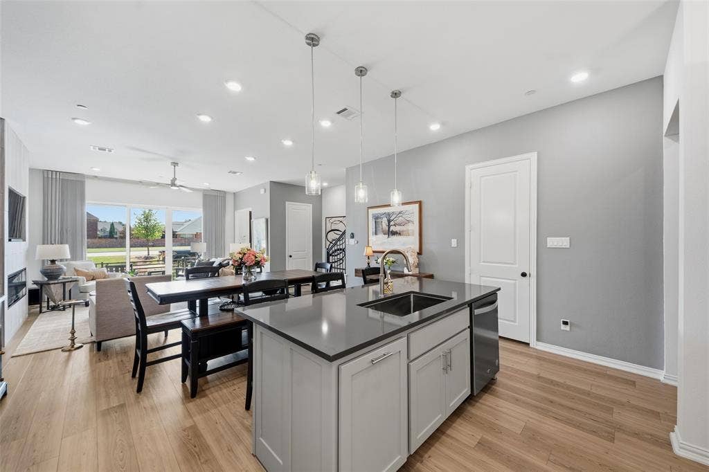 1272 Daybreak Drive, Allen, TX 75013 1272 Daybreak Drive, Allen, TX 75013