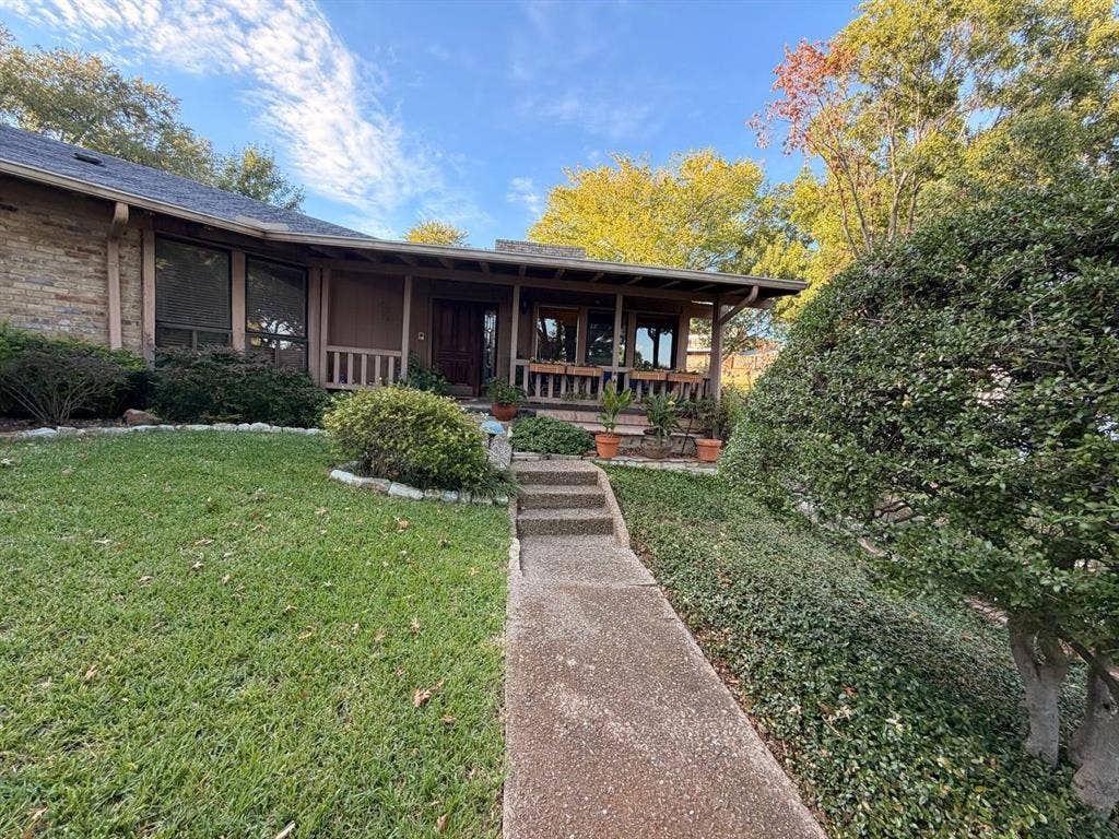 301 San Mateo Court, Irving, TX 75062