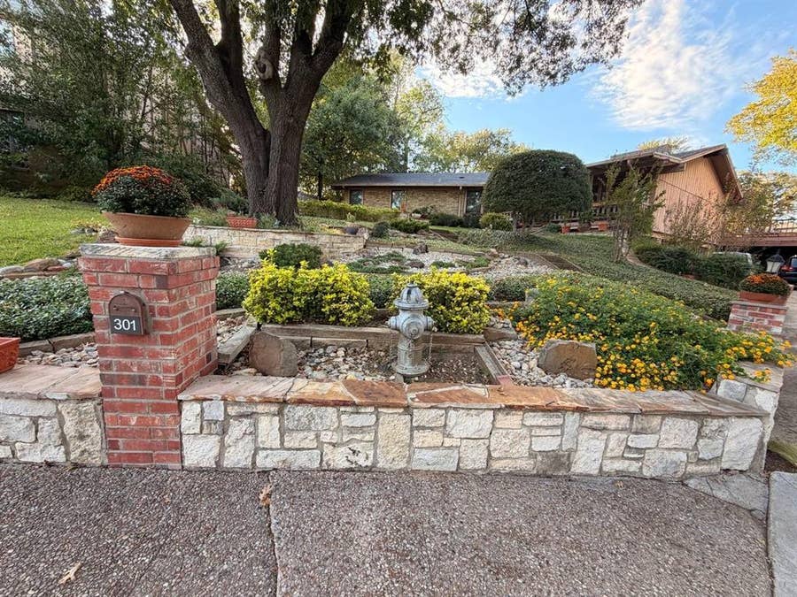 Property photo for 301 San Mateo Court, Irving, TX