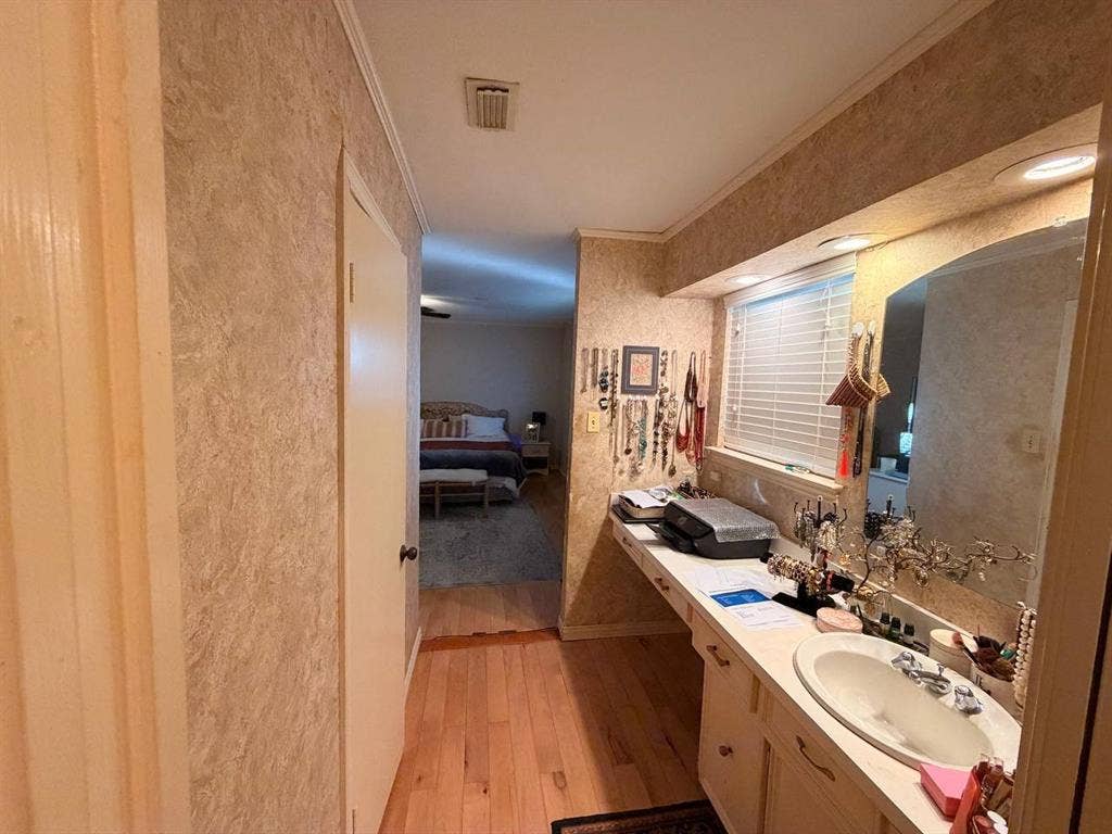 301 San Mateo Court, Irving, TX 75062