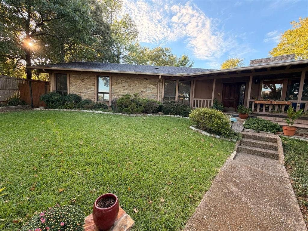 301 San Mateo Court, Irving, TX 75062