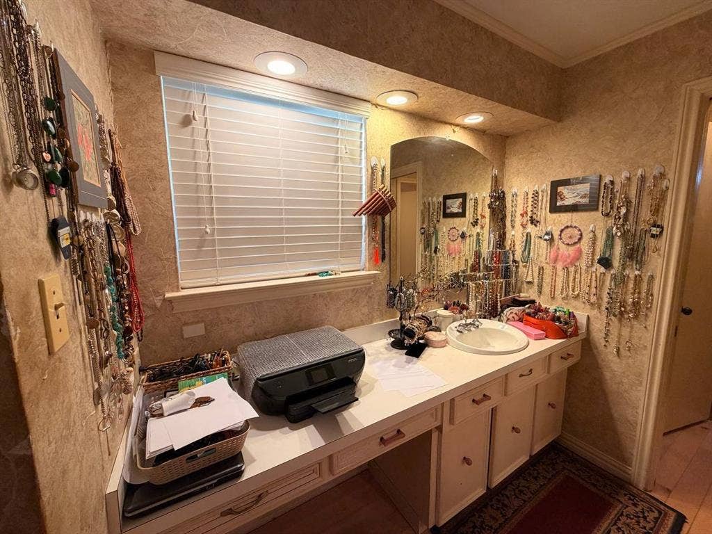 301 San Mateo Court, Irving, TX 75062