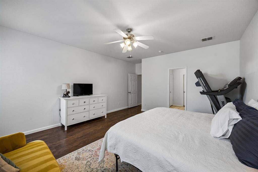 861 Crockett Drive, Lavon, TX 75166 The primary bedroom's functionality and the generous floor area provides flexibility for different furniture arrangements and everyday needs. Its clean, neutral finishes offer a versatile backdrop for a personalized retreat.