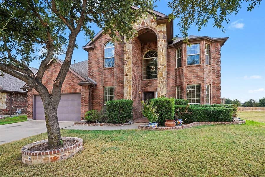 Property photo for 10041 Red Bluff Lane, Fort Worth, TX