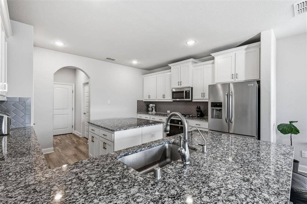 1104 Granger Drive, McKinney, TX 75071 1104 Granger Drive, McKinney, TX 75071