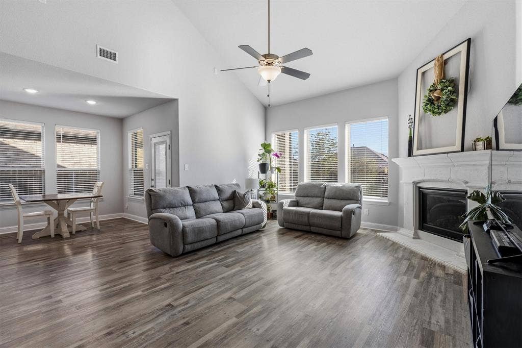 1104 Granger Drive, McKinney, TX 75071 1104 Granger Drive, McKinney, TX 75071