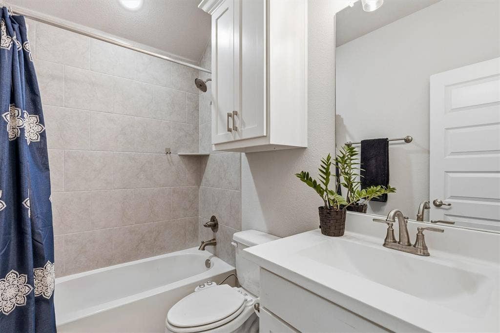1104 Granger Drive, McKinney, TX 75071 1104 Granger Drive, McKinney, TX 75071