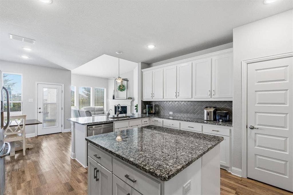 1104 Granger Drive, McKinney, TX 75071 1104 Granger Drive, McKinney, TX 75071