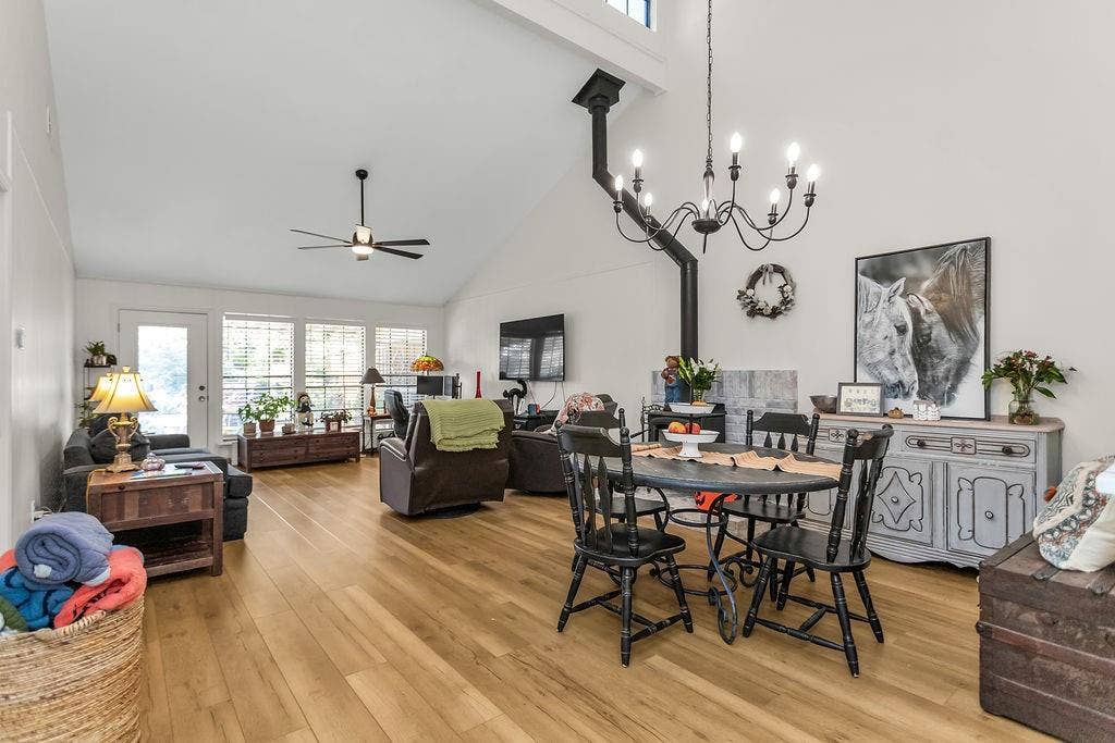 2121 Windy Drive, Garland, TX 75044 2121 Windy Drive, Garland, TX 75044